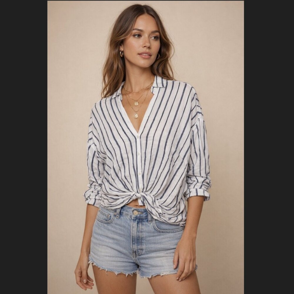 Love Tree White Button-Front Striped Knot Shirt